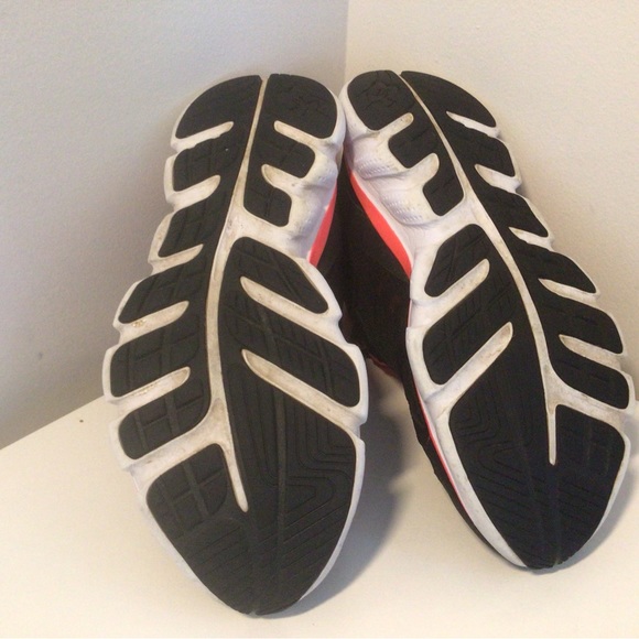 Under Armour Womens Micro G Assert V Running Shoes- Size 8.5 - Picture 3 of 5